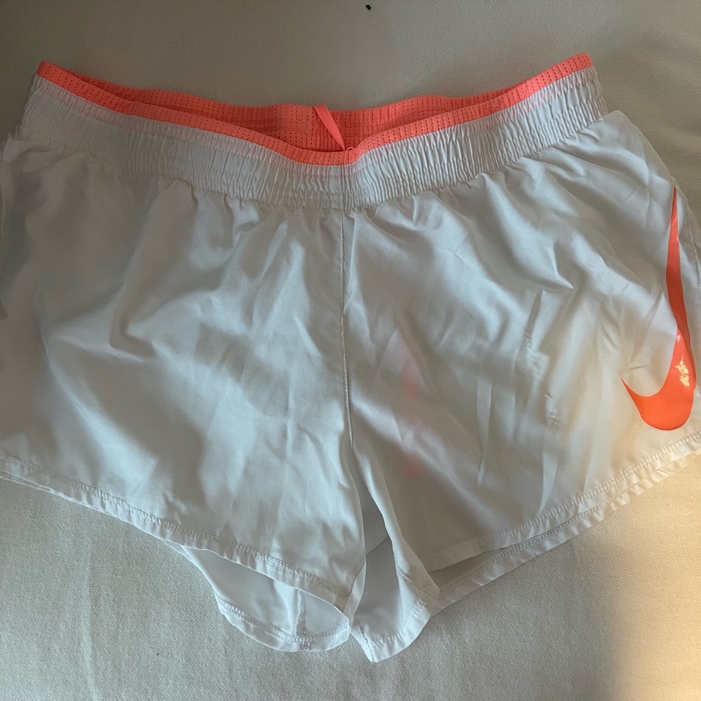 Women’s white Nike shorts, L